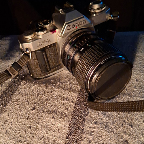 Canon slr - av-1,